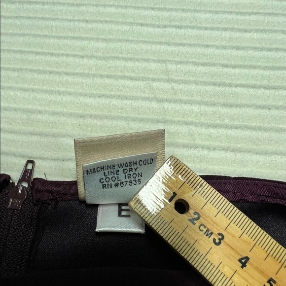 Maurices skirt Womens  6 Burgundy mini skirt  faux velvet suede - Picture 7 of 7